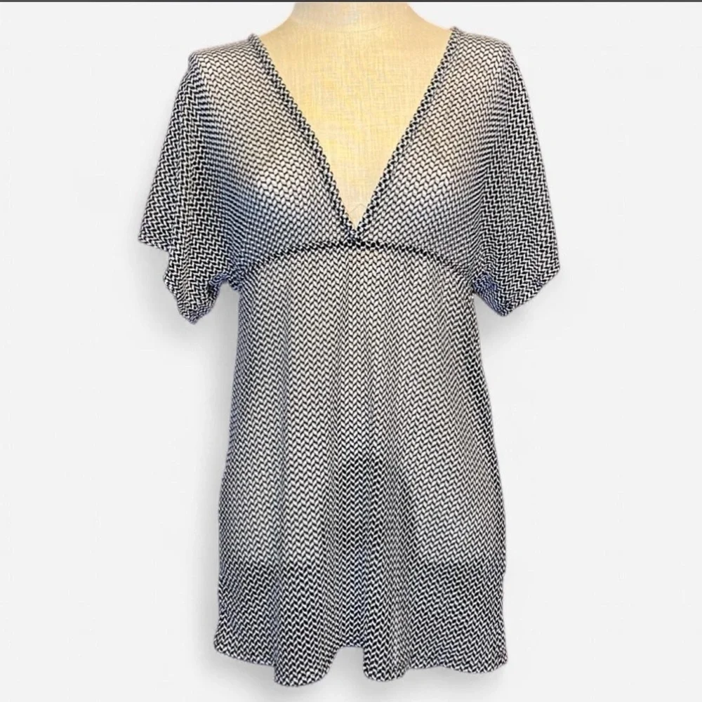 ❤️Designer Swim Cover Up - Black & White Chevron Pattern • Jordan Taylor - Picture 1 of 4
